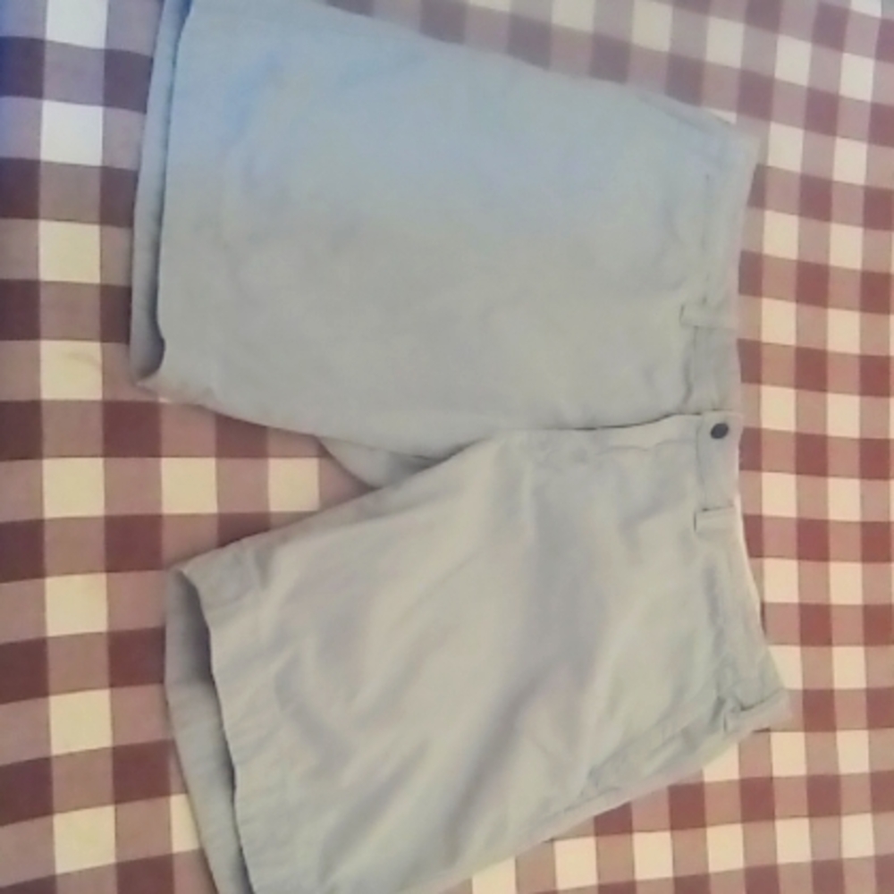 Men's relaxed fit shorts by Polo Ralph Lauren size 40
